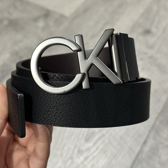 Calvin Klein Women's Belt 42 Inch black elegant chic logo silver leather - Picture 3 of 8